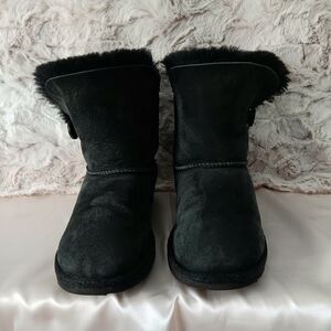 🖤 UGG BLACK SHEEPSKIN SUEDE BOOTS 🖤 SIZE 4 (Child's Size)  BEAUTIFUL!
